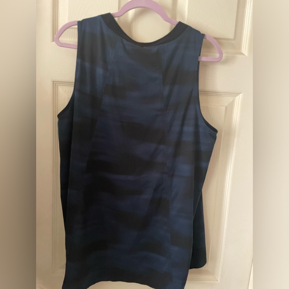 WOMEN'S ATHLETA ZEPHYR PRINT TANK IN BLURRED CAMO 1X - Picture 3 of 5
